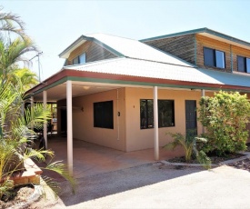 Ningaloo Breeze Villa 8 - 3 Bedroom Fully Self-Contained Holiday Accommodation