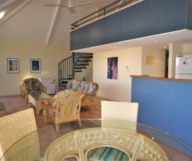 Osprey Holiday Village Unit 102 - Delightful 3 Bedroom Holiday Villa with a Pool in the Complex