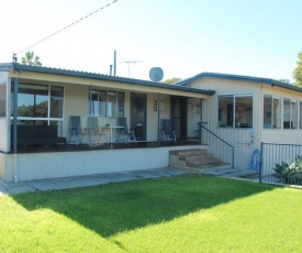 The Beach Shack - OCEAN VIEWS, CLOSE TO THE BEACH