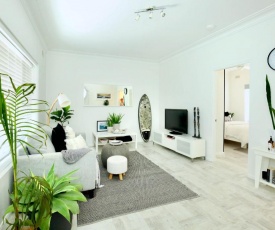 Beautifully renovated quiet unit in Cronulla