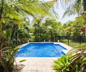 Beachfront Pool House - Absolute beachfront