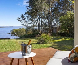 Braeside - waterfront, fireplace