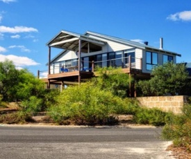 Blue Ocean Haven - Expansive Ocean Views in this Classic Family Beach House in Peppermint Grove Beach