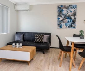 Bright 1BR Apartment close to Foreshore & CBD!