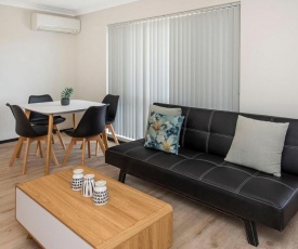 Executive 1BR Suite - close to Foreshore & CBD!