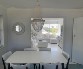 The White Beach House - 3 bedroom South Freo gem