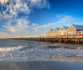 API Busselton Seaside Escape Apartments