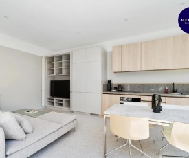 STYLISH DARLINGHURST UNIT // NEW & MODERN