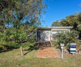 'The Croft' 11 Boulder Bay Rd - Cosy Beach House with Aircon & only 270m to the Beach