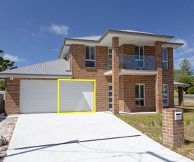 5 Bent Street - huge house with Foxtel & Aircon