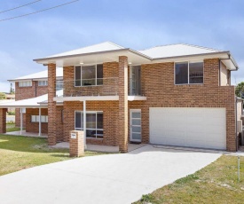 5B BENT STREET - LARGE HOUSE WITH DUCTED AIR CON, WIFI & FOXTEL