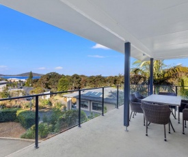 Island View - 80 Lentara St - Large Family Home, Pool, WIFI and Sweeping Views of Fingal