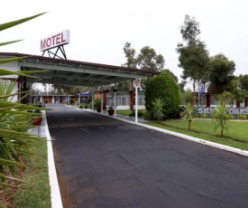 Silver Oaks Motel