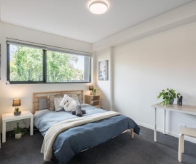 1BR and Study Apt in Homebush Sleeps 5