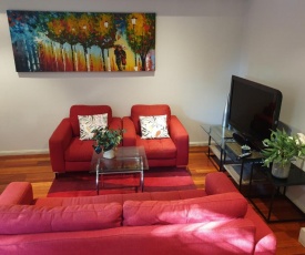 3 bedroom modern townhouse with backyard in Hornsby center