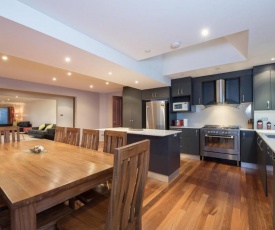 Gippsland Twelve-Spacious and Central with off street parking