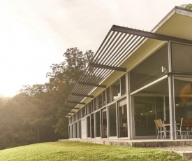 Bundaleer - Architect designed, stunning views!