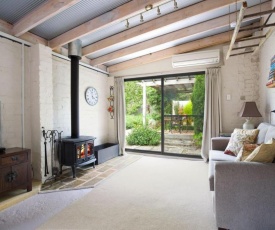 Little Haven Leura Cottage with Spa and Log Fire