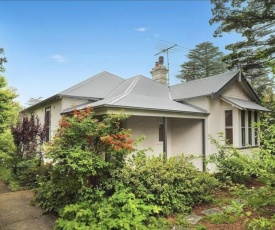 Mintie Cottage on Leura Mall