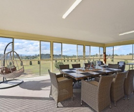 Noble Willow Homestead Lovedale. Super Spacious, with views and pool