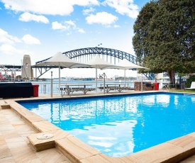 Cosy Harbourside Apartment With Bridge View Pool