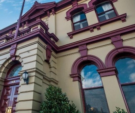 Old Bank Boutique Hotel