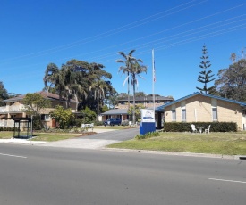 Dolphins of Mollymook Motel and Fifth Green Apartments