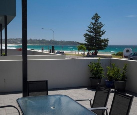 Mollymook Luxury Beachfront Apartment 3