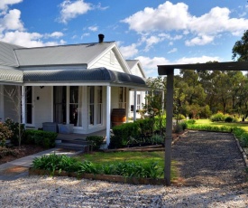 La Sila Homestead on Marrowbone - cutest cottage in the Hunter with killer views