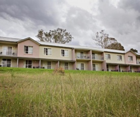 BATHURST GOLDFIELDS MOTEL on 428 CONROD STRAIGHT MOUNT PANORAMA