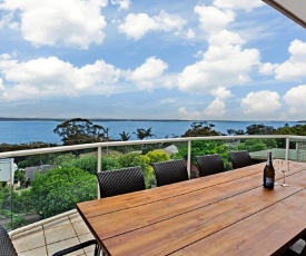 'The Bay', 25 Wallawa Rd - huge home with aircon, spectacular views & chromecast