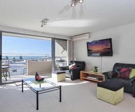 11 'Bayview Apartment' 42 Stockton Street - right in the CBD of Nelson Bay with water views