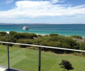 11 'Luskin Lodge' 29 Weatherly Close - stunning water views