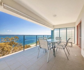 12 'Le Vogue', 16 Magnus St - Sensational Water Views, Lift, Pool & Tennis Court