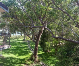 36 'Bay Parklands', 2 Gowrie Avenue - close to the water with pool & spa & tennis court