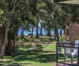 45 'Bay Parklands', 2 Gowrie Ave - pool, tennis court, spa & across the road to the beach