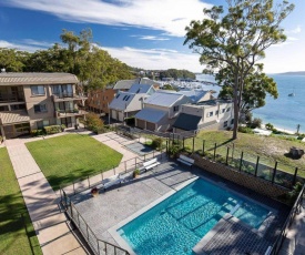 6 'The Poplars', 34 Magnus Street - fabulous views & pool in complex