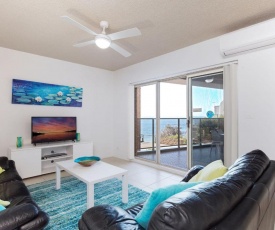 8 'Kiah' , 53 Victoria Parade - stunning water views, WIFI & Air Con