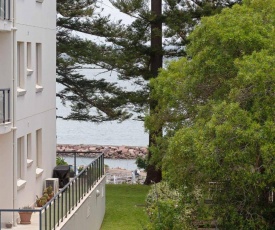 9 'Bronte Court', 17 Magnus Street - renovated unit with filtered views & pool