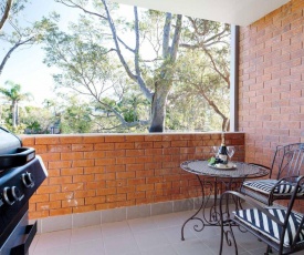 Amanda Court 2/1 Weatherly Cl - Renovated unit with aircon, wifi and Close to the beach