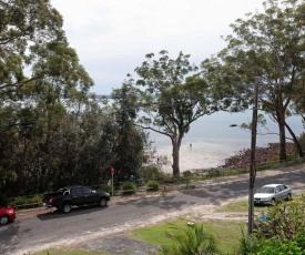 Baggies on Dutchies', 9 Burbong Street - large house with aircon, boat parking & waterviews