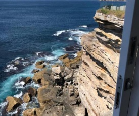 CLIFFSIDE: BONDI BEACH