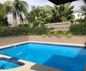 North Curly duplex with pool n walk to the beach