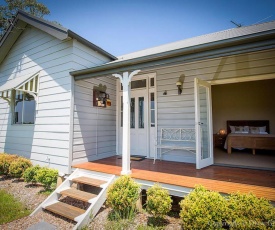 Wine Country Cottage located right at the Hunter Valley gateway, close to everything