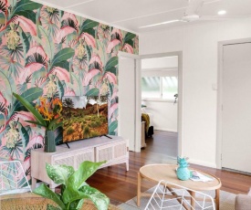 Tropicana Bungalow - Retro Dog friendly Getaway