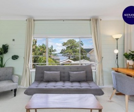 LOVELY POINT CLARE ANNEX // MOMENTS TO WATERFRONT