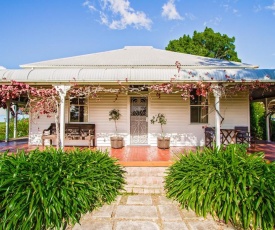 Pooles Rock and Cockfighters Ghost Vineyard Accommodation