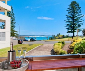 Beauty at the Beach - modern beachfront apartment