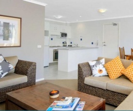 Perfect Family Holiday Apartment - Flynns Beach