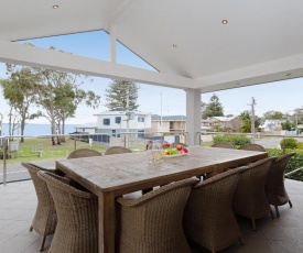 Beauty and the Beach', 88 Foreshore Drive - large home with WIFI & water views